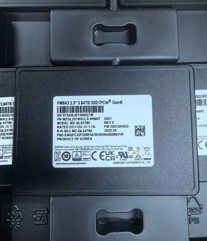SSD Samsung 3.84TB PM9A3 NVMe U.2 (серверный накопитель, MZQL23T8HCLS-00W07) — фото 1