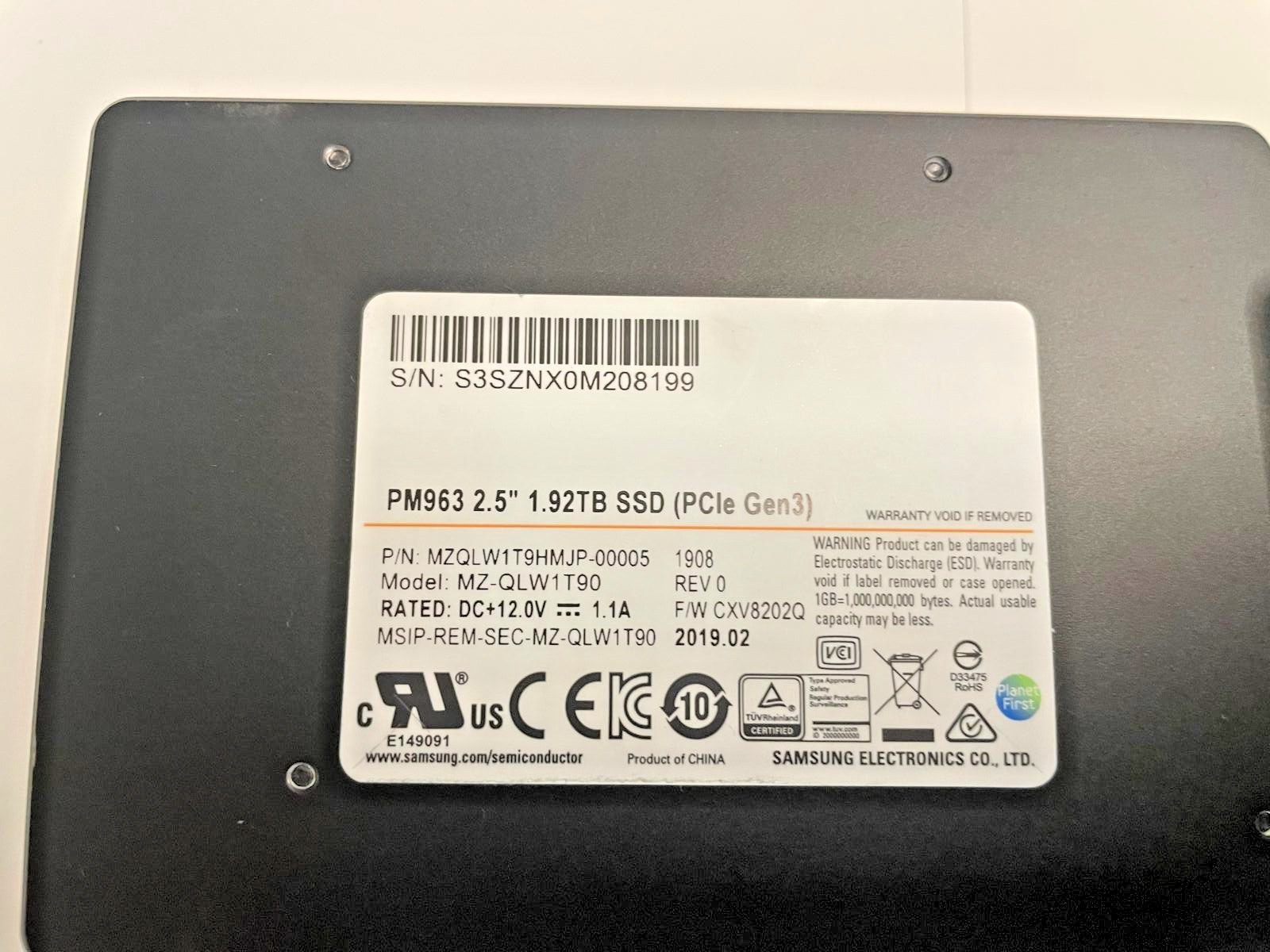 SSD Samsung 1.92TB PM963 NVMe U.2 (серверный накопитель, MZQLW1T9HMJP) — фото 1
