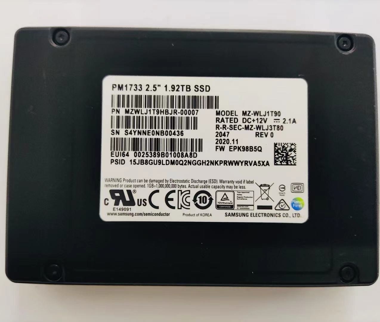 SSD Samsung 1.92TB PM1733 NVMe U.2 (серверный накопитель, MZWLJ1T9HBJR-00007) — фото 2