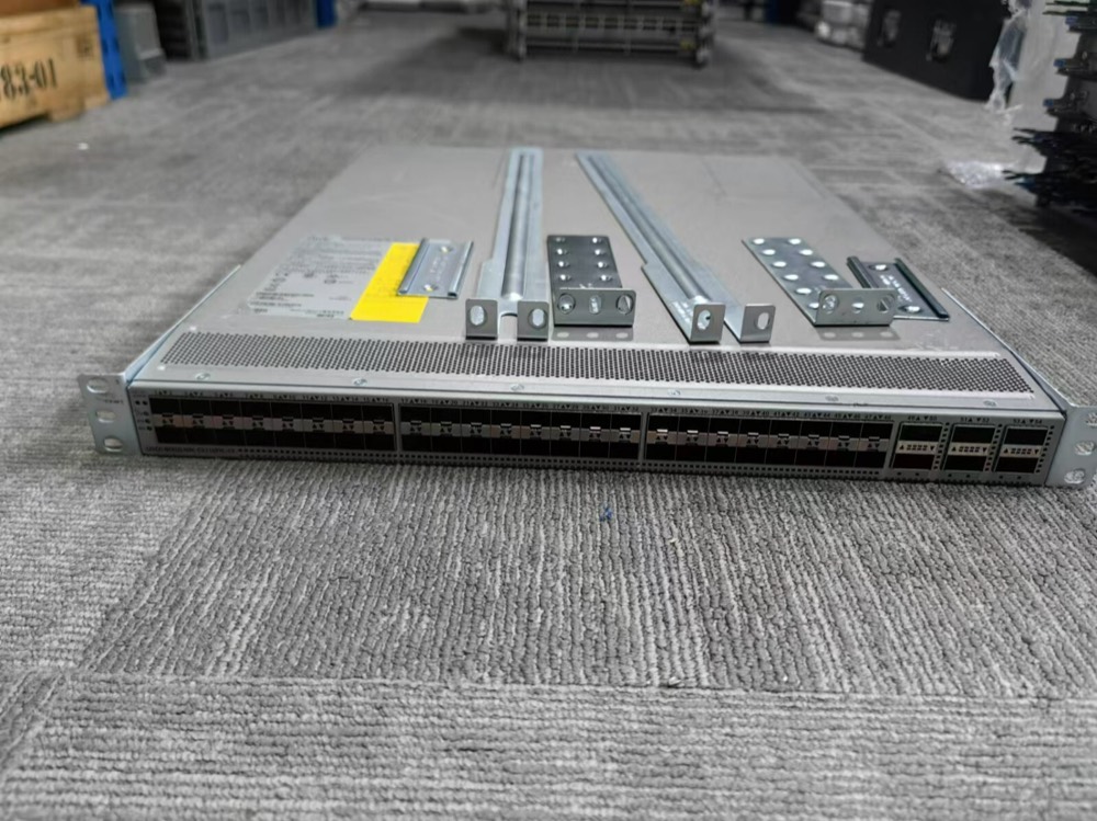 Коммутатор Cisco N9K-93180YC-FX — фото 1