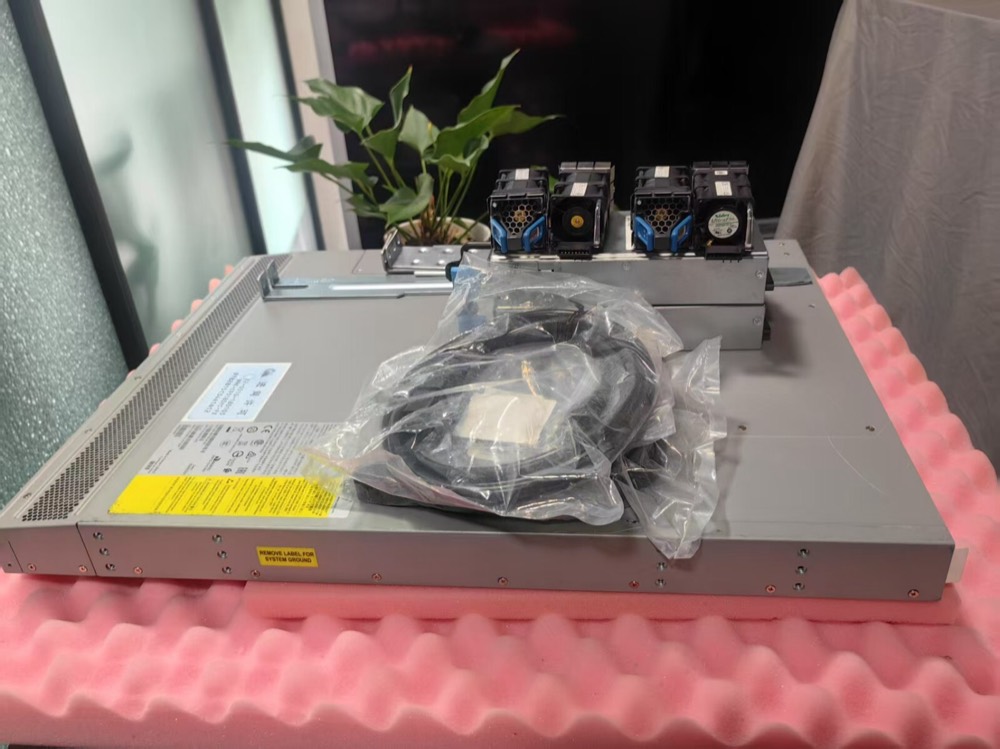 Коммутатор Cisco N9K-C93180YC-EX — фото 2