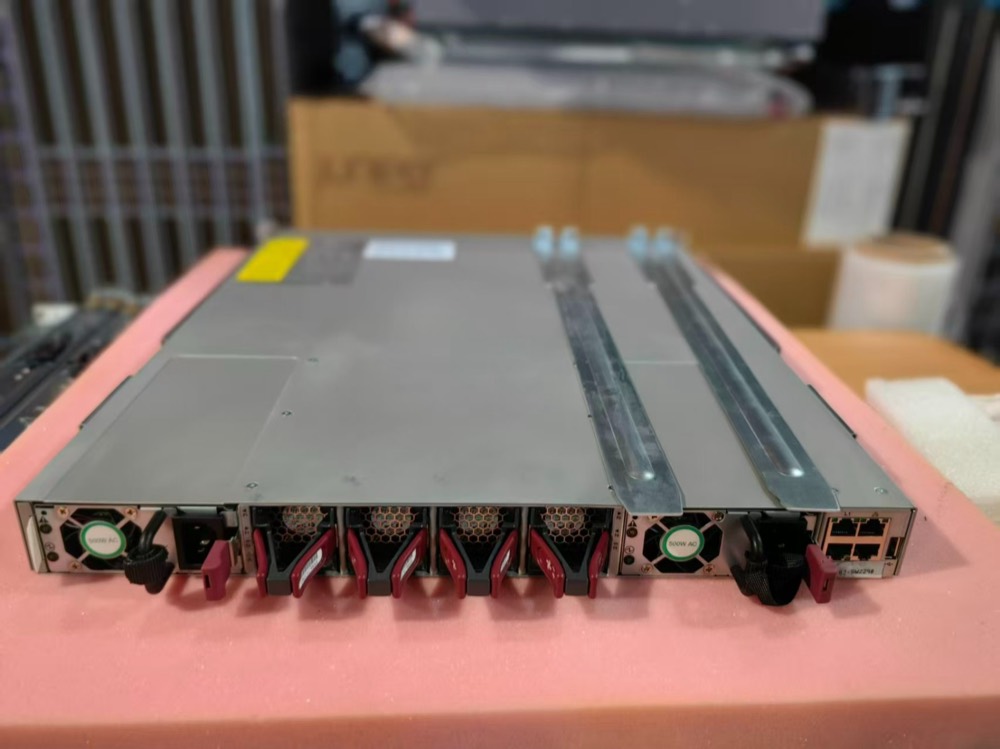 Коммутатор Cisco N9K-C93180YC-FX-24 — фото 2