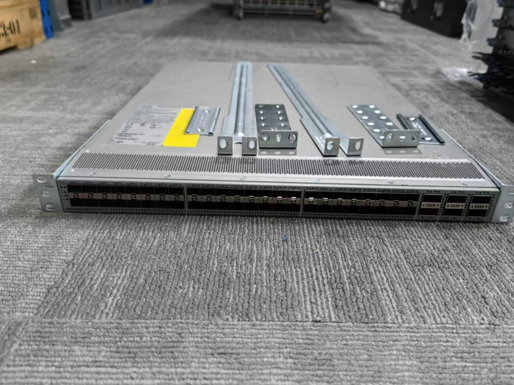 Коммутатор Cisco N9K-C93180YC-FX — фото 1