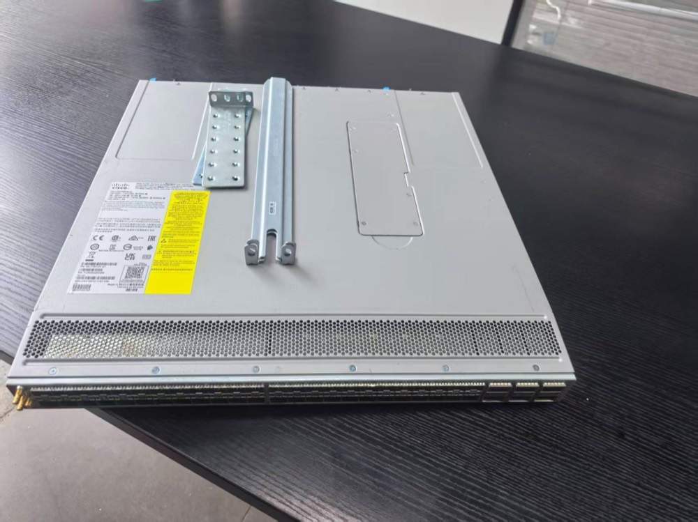 Коммутатор Cisco N9K-C93180YC-FX3 — фото 3