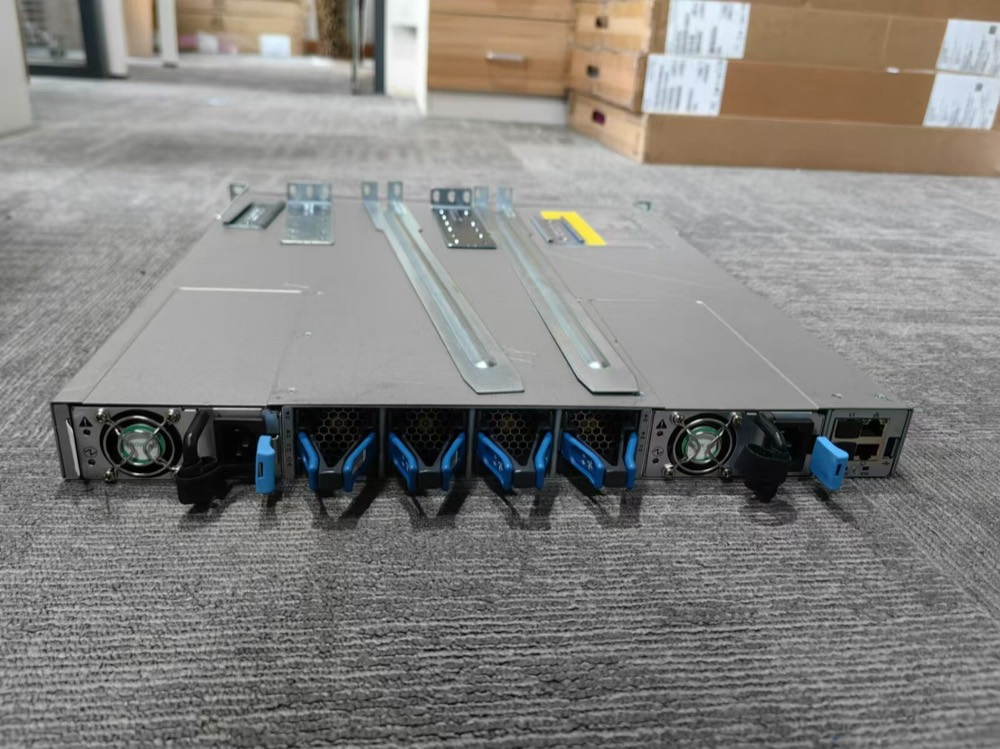 Коммутатор Cisco N9K-C93180YC-FX — фото 2