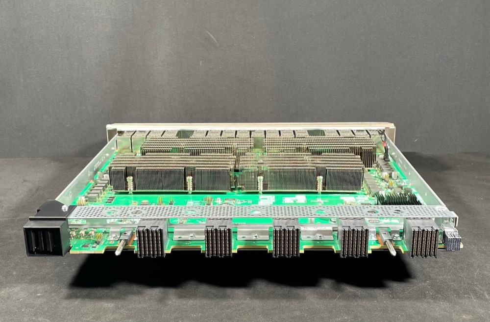 Коммутатор Cisco N9K-X9732C-FX — фото 3