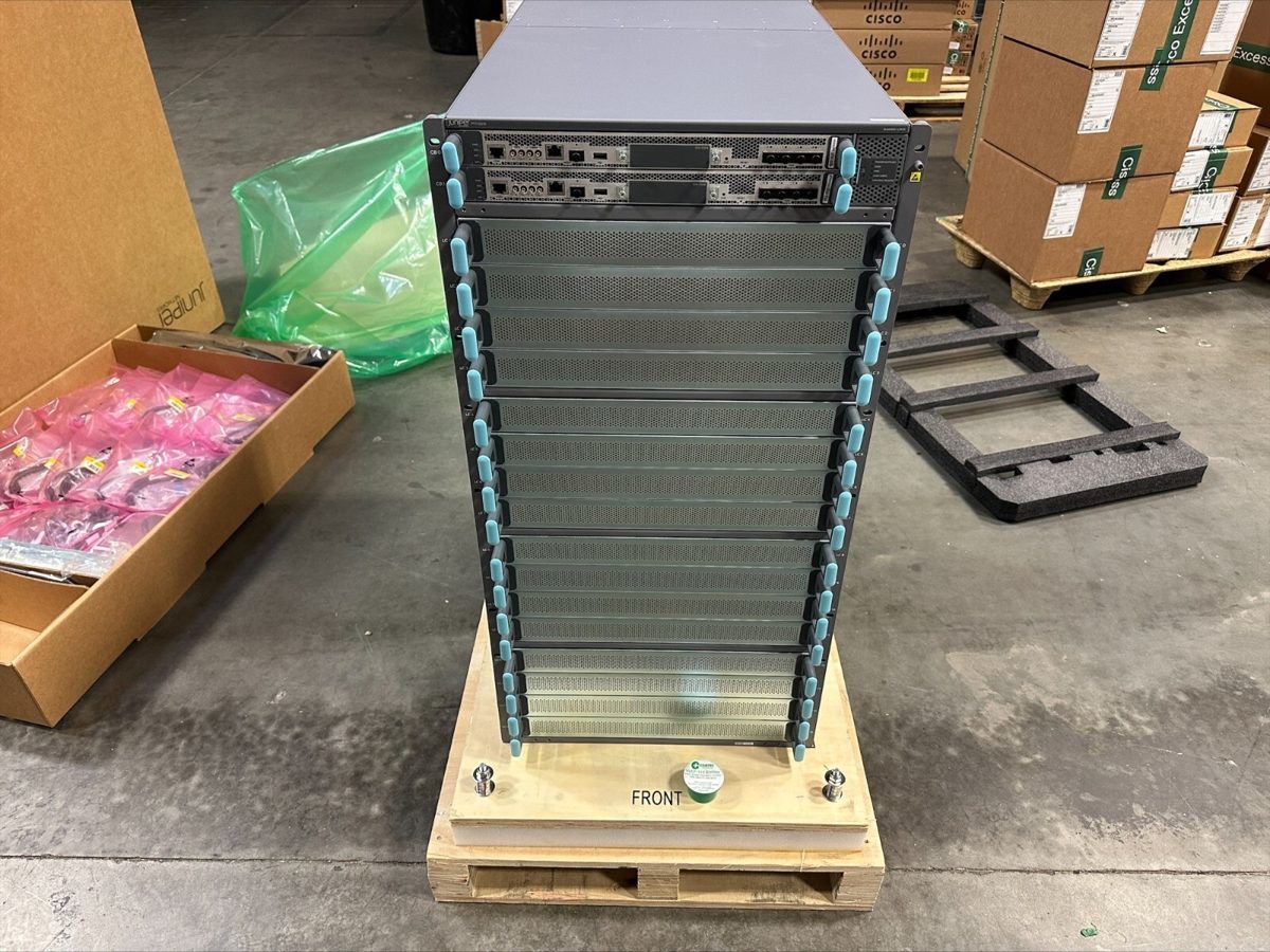 Маршрутизатор Juniper PTX10016 модульный магистральный 400G, Junos Evolved — фото 1