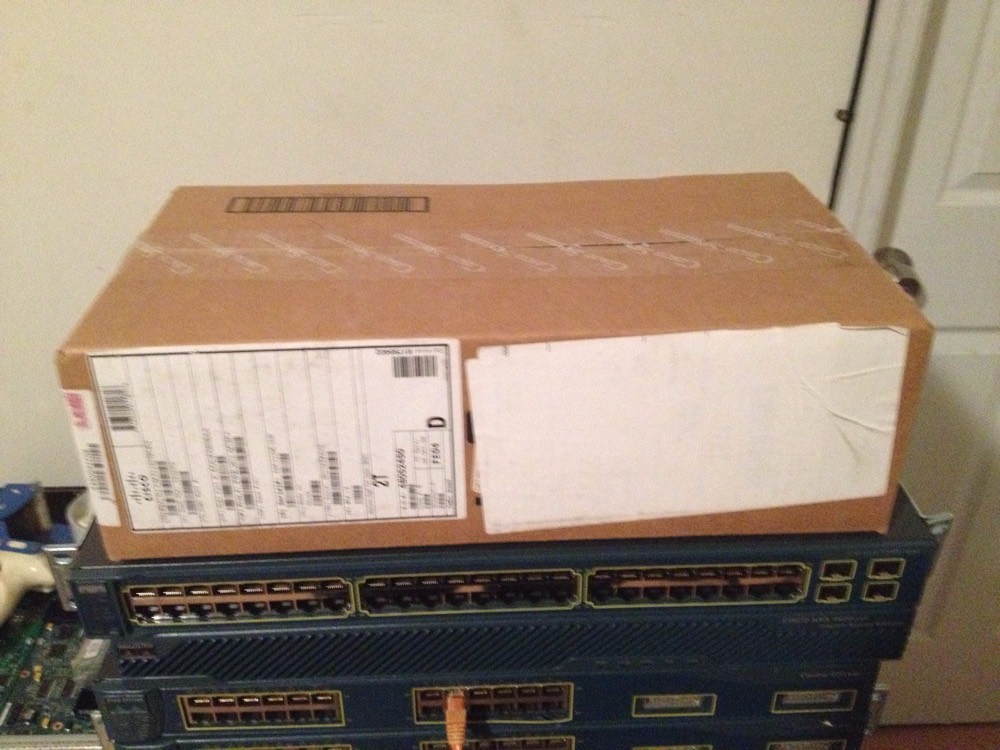 Блок питания Cisco PWR-2811-AC-IP — фото 2