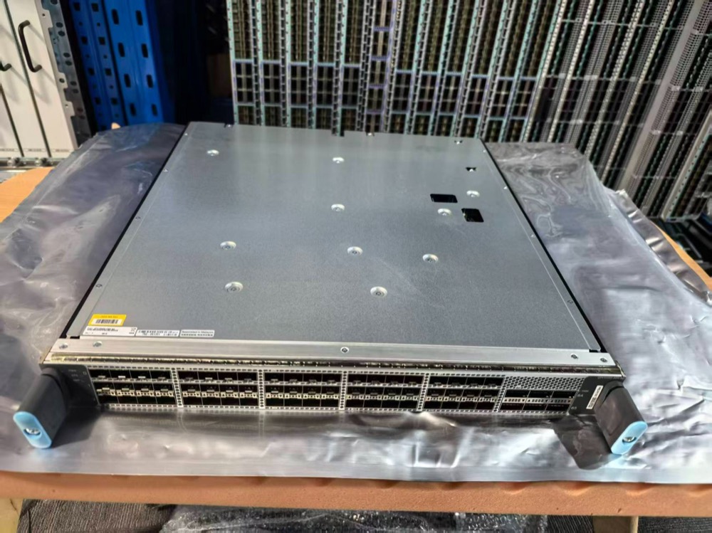 Коммутатор Juniper QFX10000-60S-6Q — фото 1