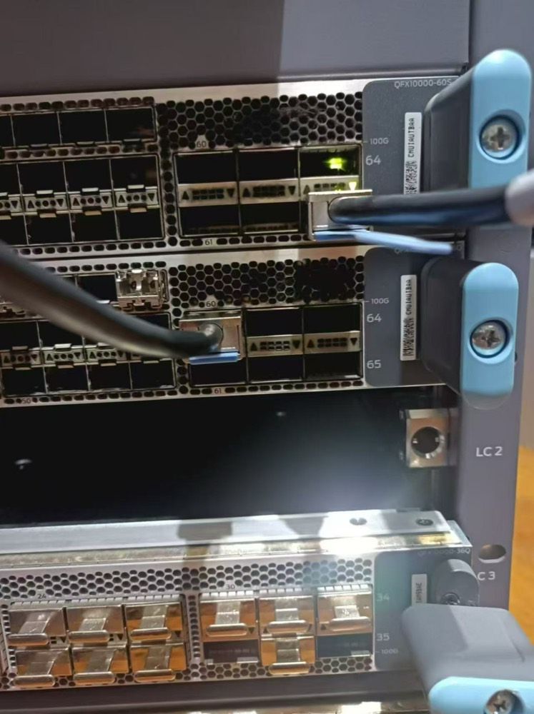 Коммутатор Juniper QFX10000-60S-6Q — фото 3