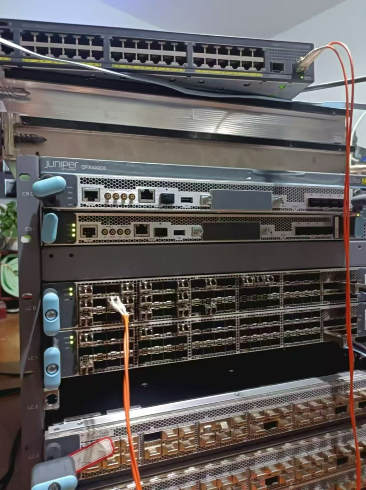 Коммутатор Juniper QFX10000-60S-6Q — фото 4