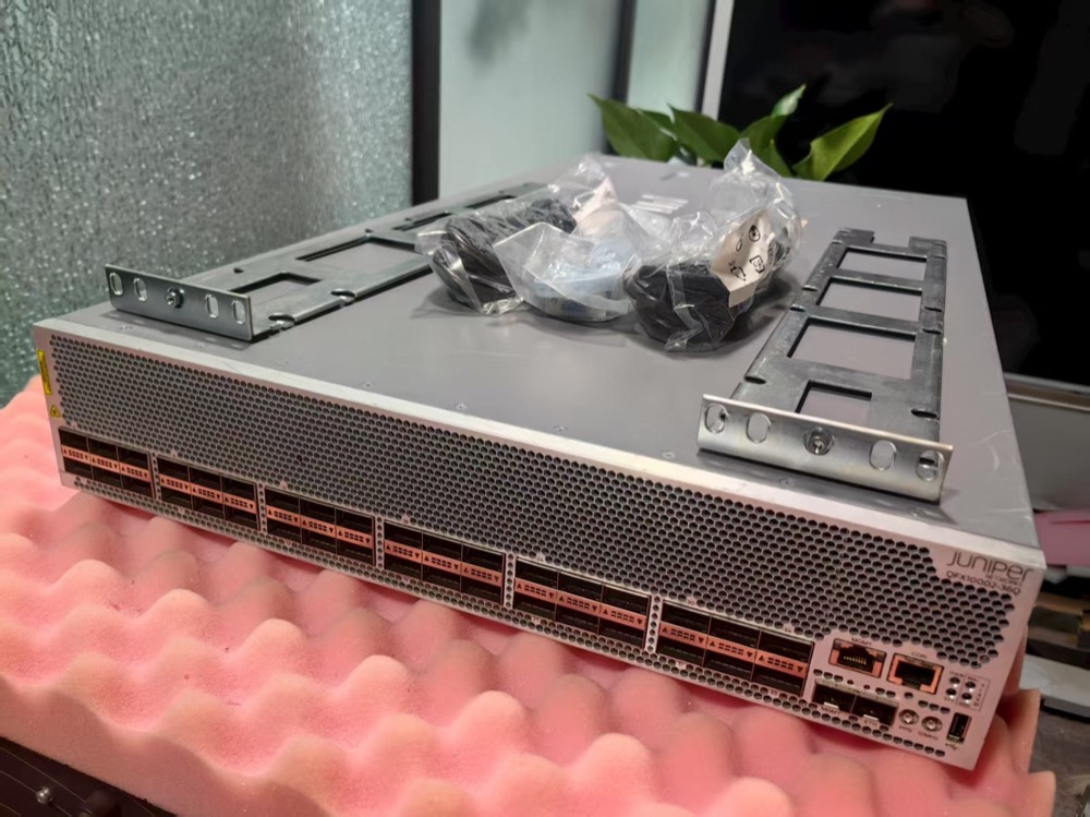 Коммутатор Juniper QFX10002-36Q — фото 2
