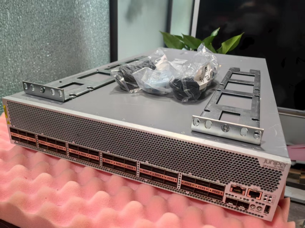 Коммутатор Juniper QFX10002-36Q — фото 3