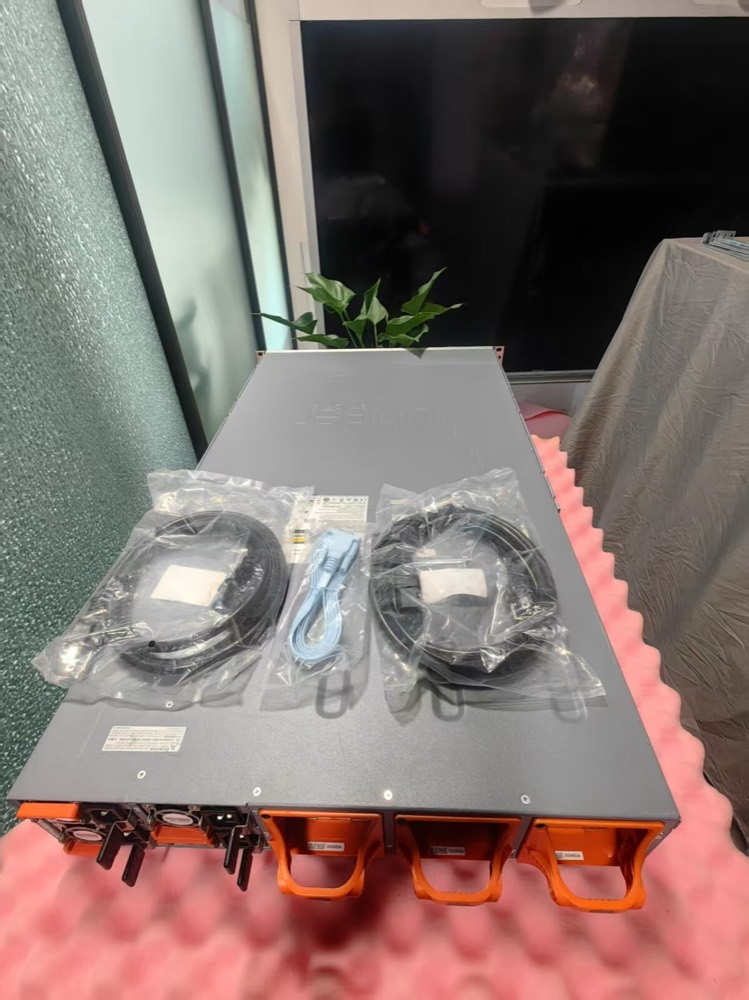 Коммутатор Juniper QFX10002-72Q — фото 1