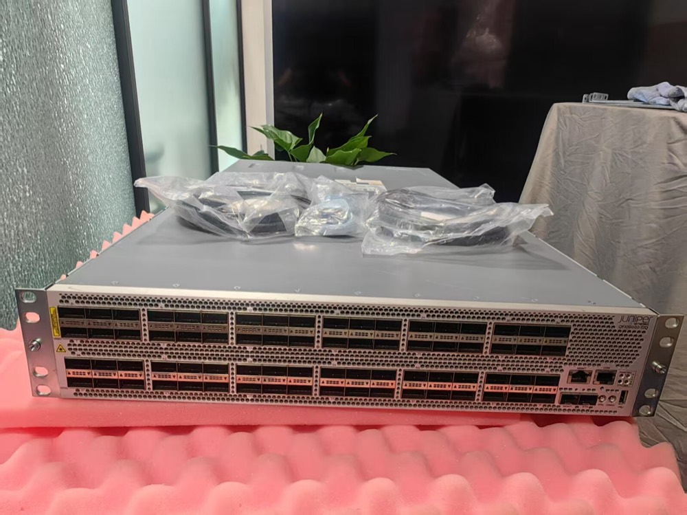 Коммутатор Juniper QFX10002-72Q — фото 4