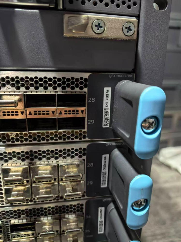 Коммутатор Juniper QFX10008-REDUND-AC — фото 2