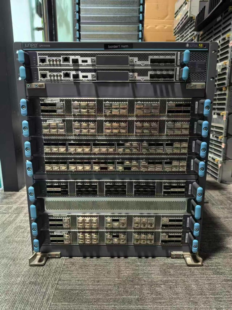 Коммутатор Juniper QFX10008-REDUND-AC — фото 3