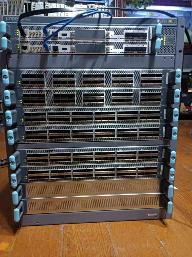 Коммутатор Juniper QFX10008 — фото 1