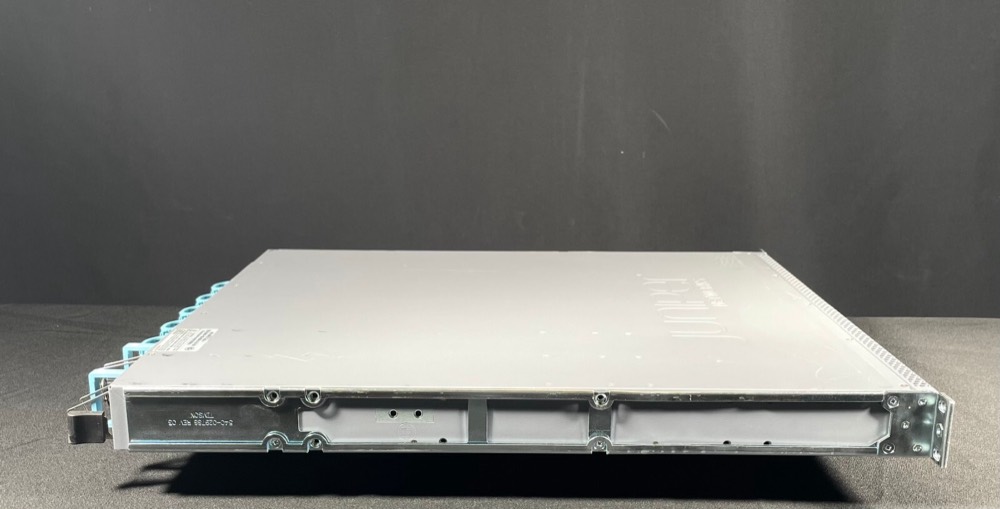 Коммутатор Juniper QFX5100-48S-AFI — фото 3