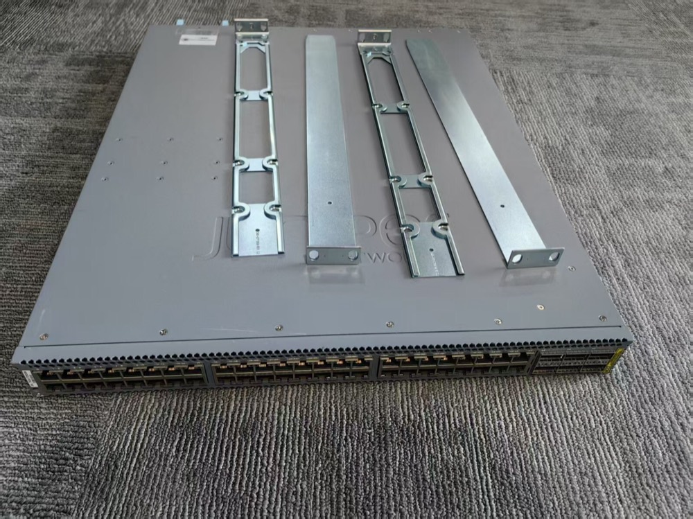 Коммутатор Juniper QFX5100-48T-AFI — фото 1