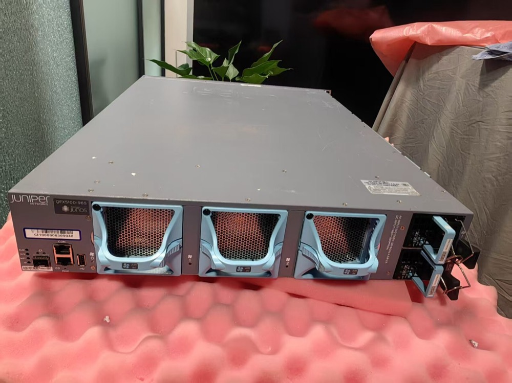 Коммутатор Juniper QFX5100-96S-AFI — фото 3