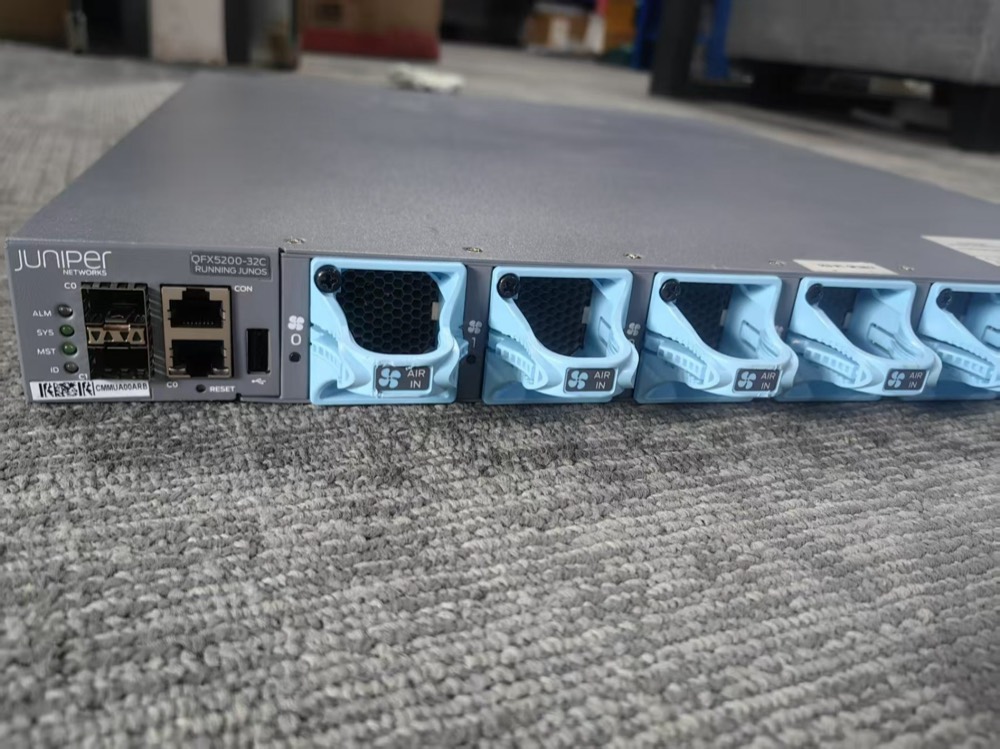 Коммутатор Juniper QFX5200-32C-AFI_Same-day — фото 3