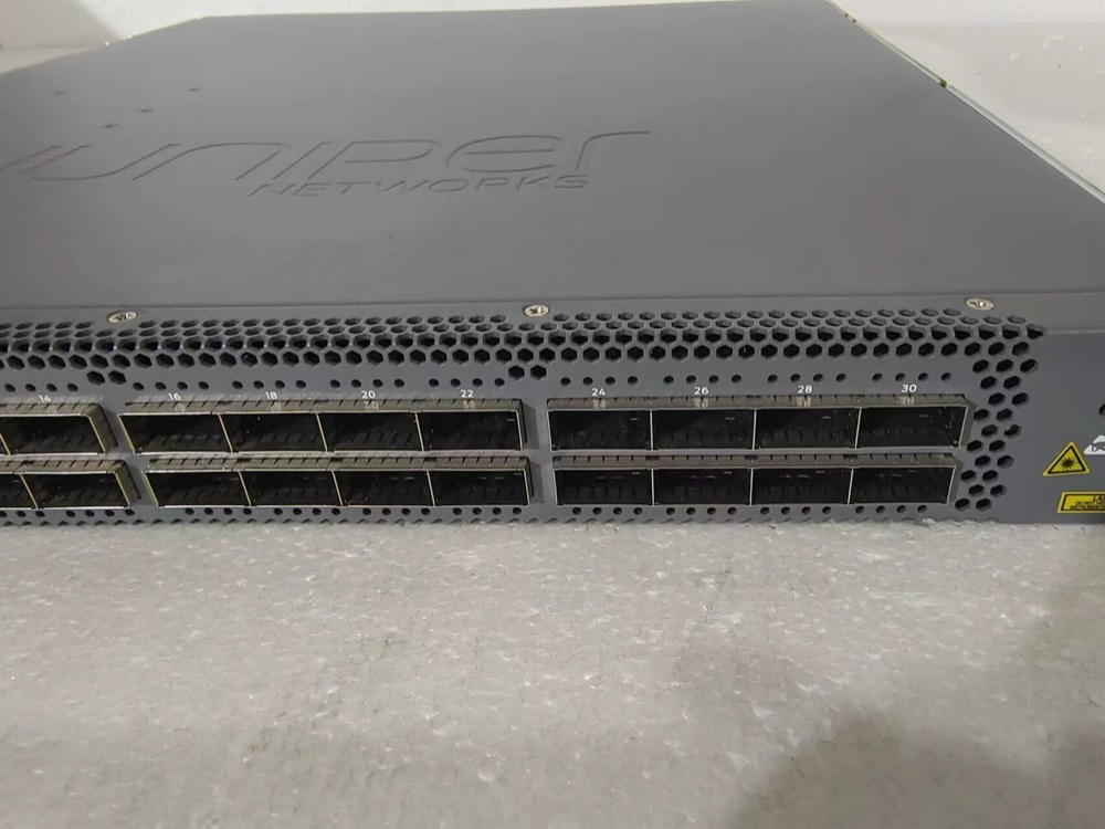 Коммутатор Juniper QFX5200-32C-AFI — фото 3