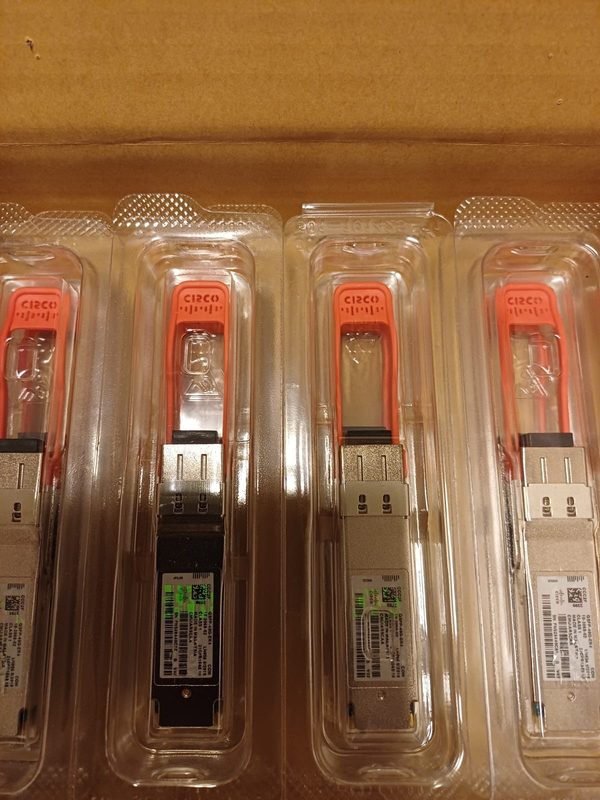 Трансивер Cisco QSFP-40G-ER4 — фото 1