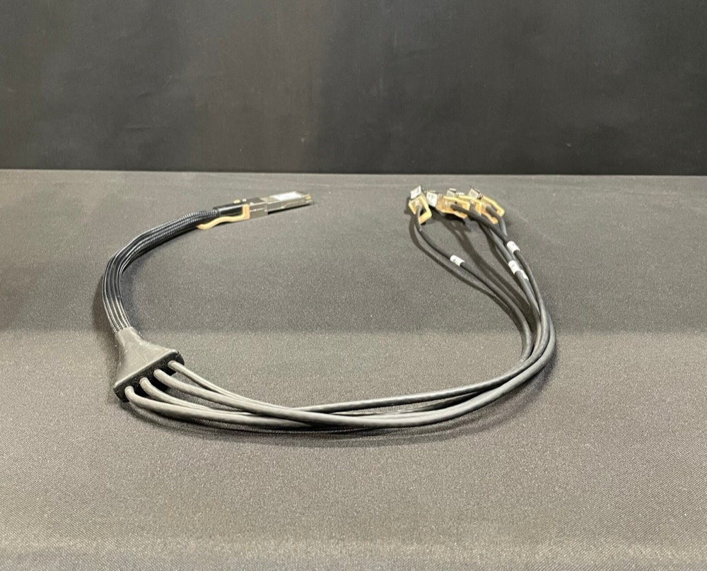 Трансивер Cisco QSFP-4SFP10G-CU1M — фото 1