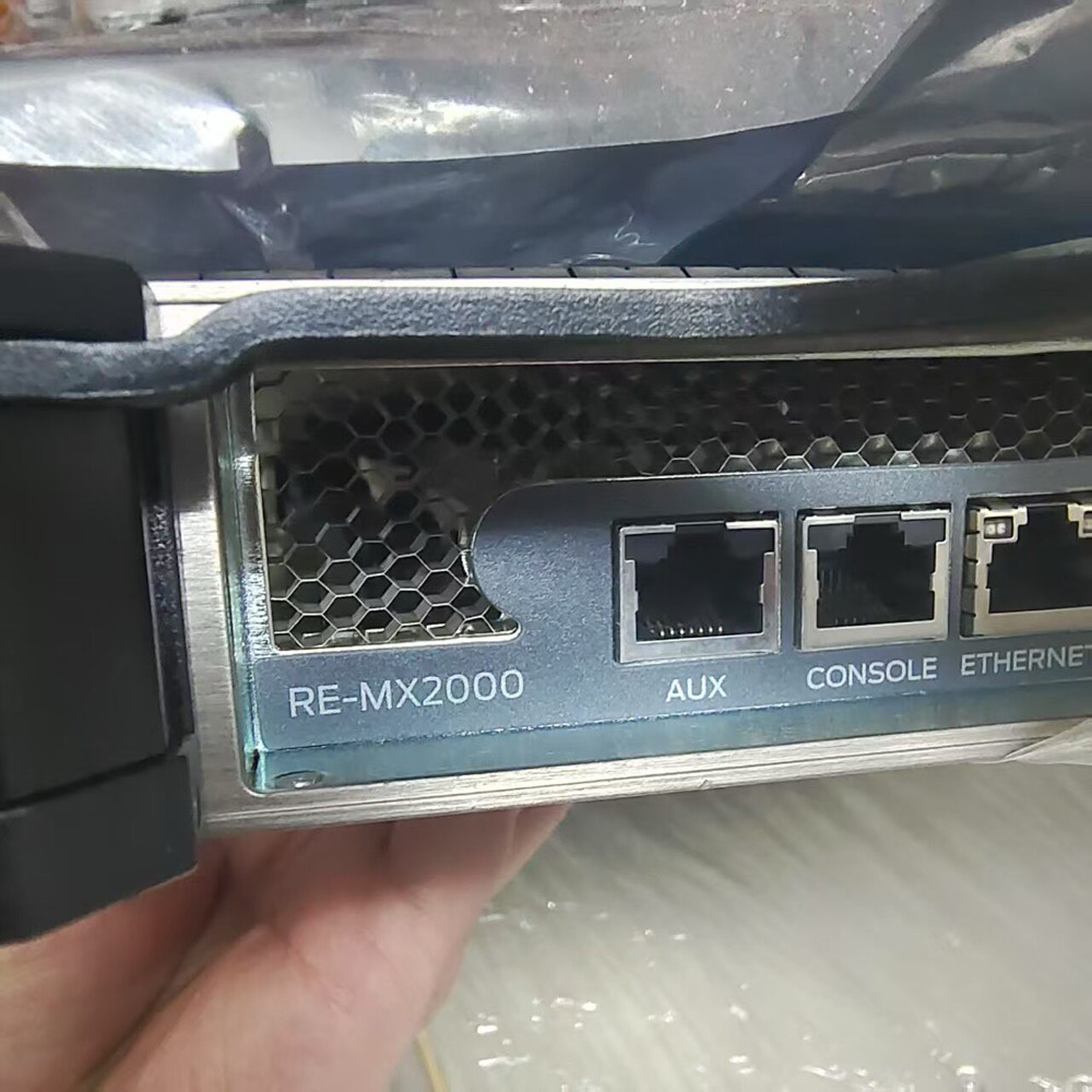 Маршрутизатор Cisco RE-MX2000-1800X4-S — фото 1