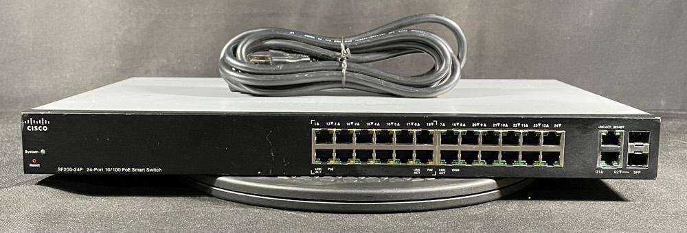 Коммутатор Cisco SF200-24P SLM224PT — фото 1