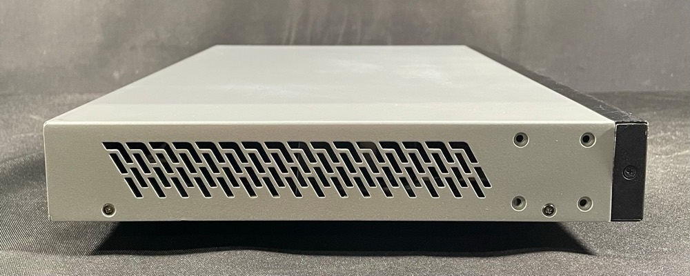 Коммутатор Cisco SF200-24P SLM224PT — фото 3