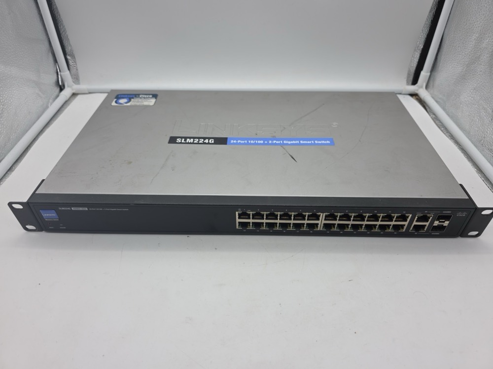 Коммутатор Cisco LINKSYS SLM224G — фото 1