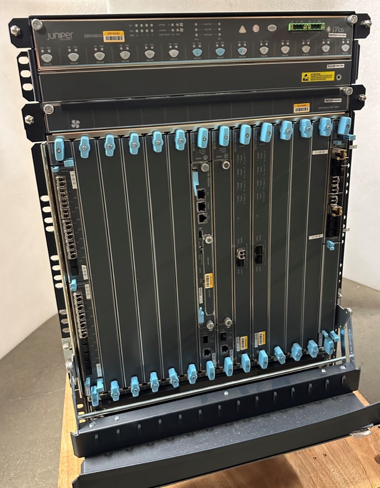 Бэкплейн SRX5800-CHAS-B CHAS WH BACKPLANE loaded SEE BELOW FOR SPECS — фото 1