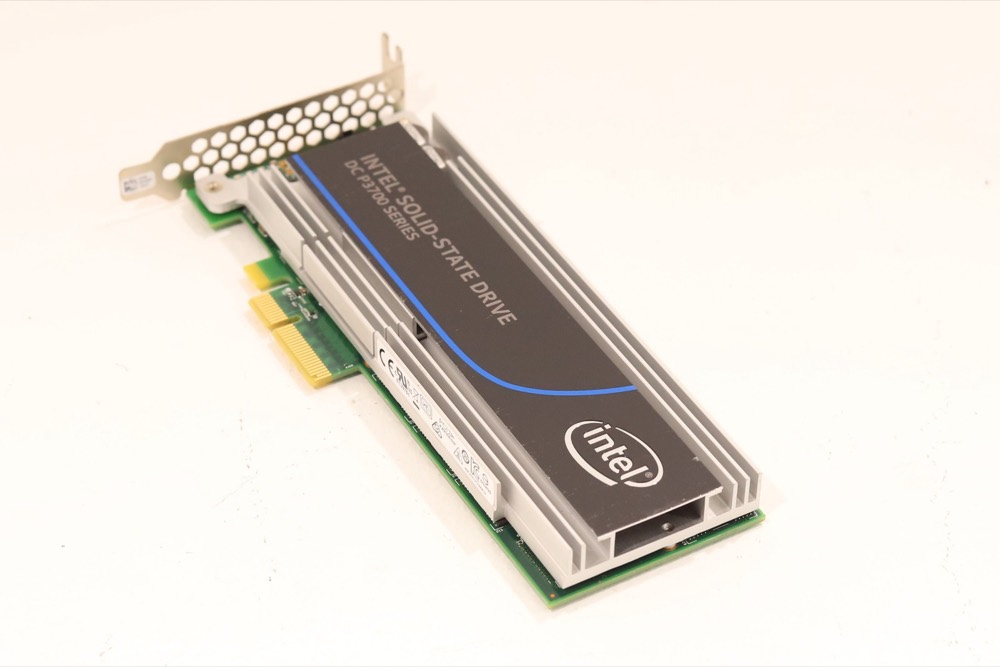 SSD-накопитель Intel SSDPEDMD800G4 DC P3700 Series 800GB MLC NVMe PCIe Gen3 x4 SSD Card Tested — фото 1