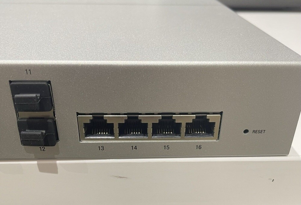 Коммутатор Ubiquiti US-16-XG — фото 3