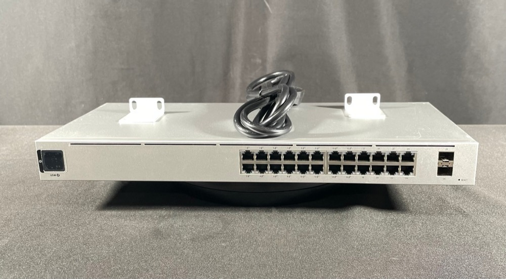 Коммутатор Cisco USW-24-POE — фото 1