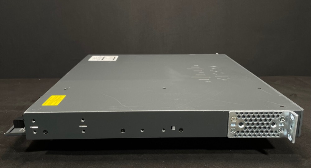Коммутатор Cisco WS-C2960XR-24TS-I — фото 3