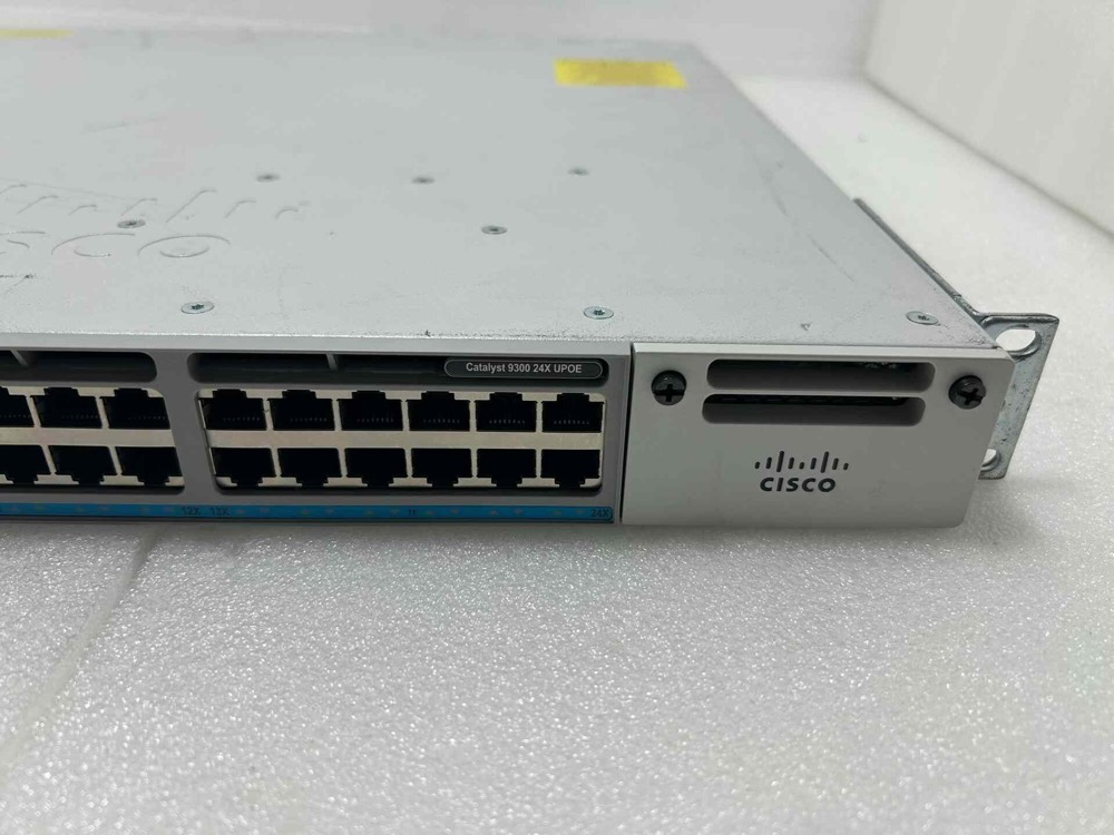 Коммутатор Cisco WS-C9300-24UX-A — фото 1