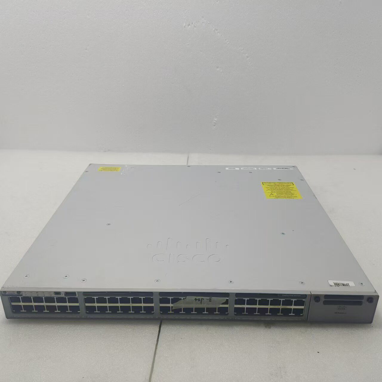 Коммутатор Cisco WS-C9300-24p/48P-E — фото 1