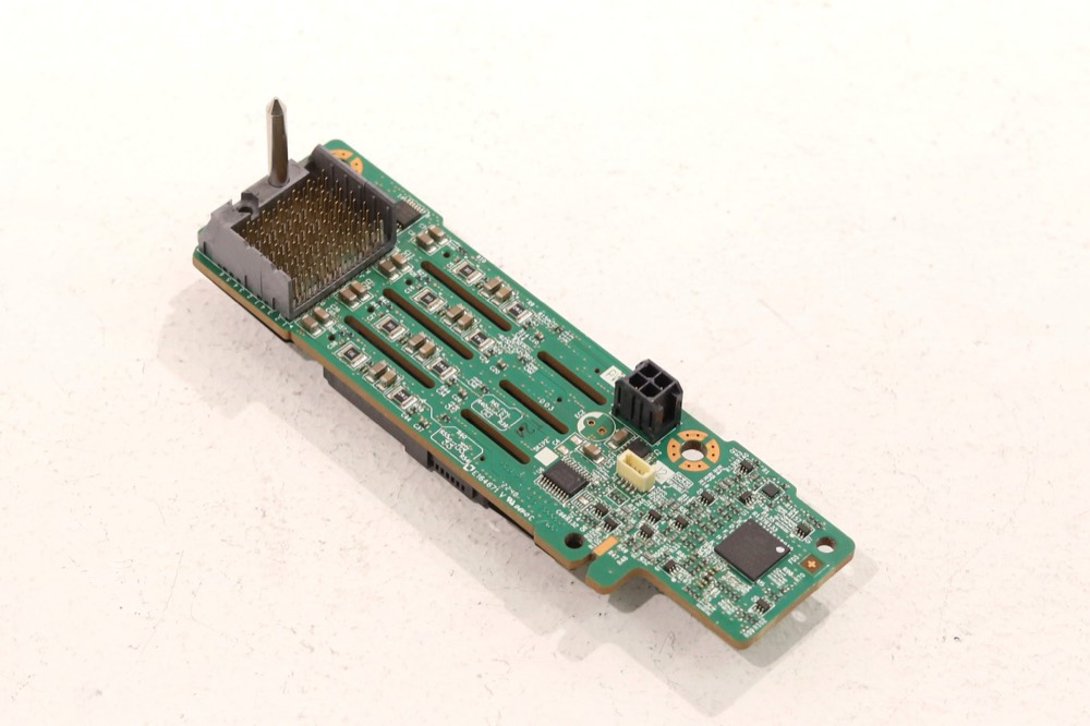 Бэкплейн Dell PowerEdge XE7100 4-Bay 2.5" SSD Storage Backplane Board Dell P/N: 0XHCDY — фото 1