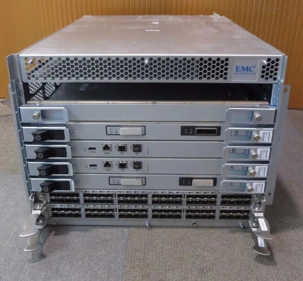 Директор Fibre Channel Brocade DCX-4S — директор Gen5, 4 слота — фото 1