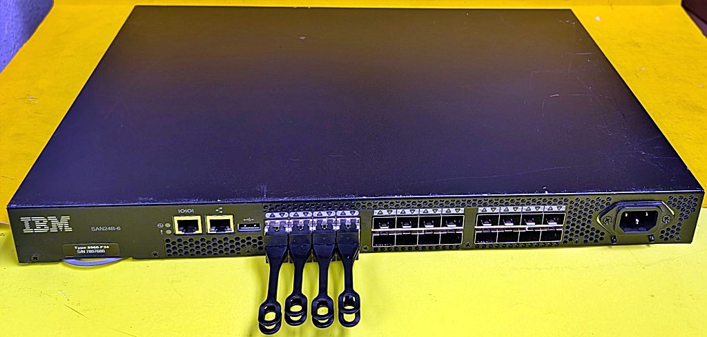 Коммутатор Fibre Channel Brocade G610 24 порта 32 Гбит/с FC (Gen6) — фото 1