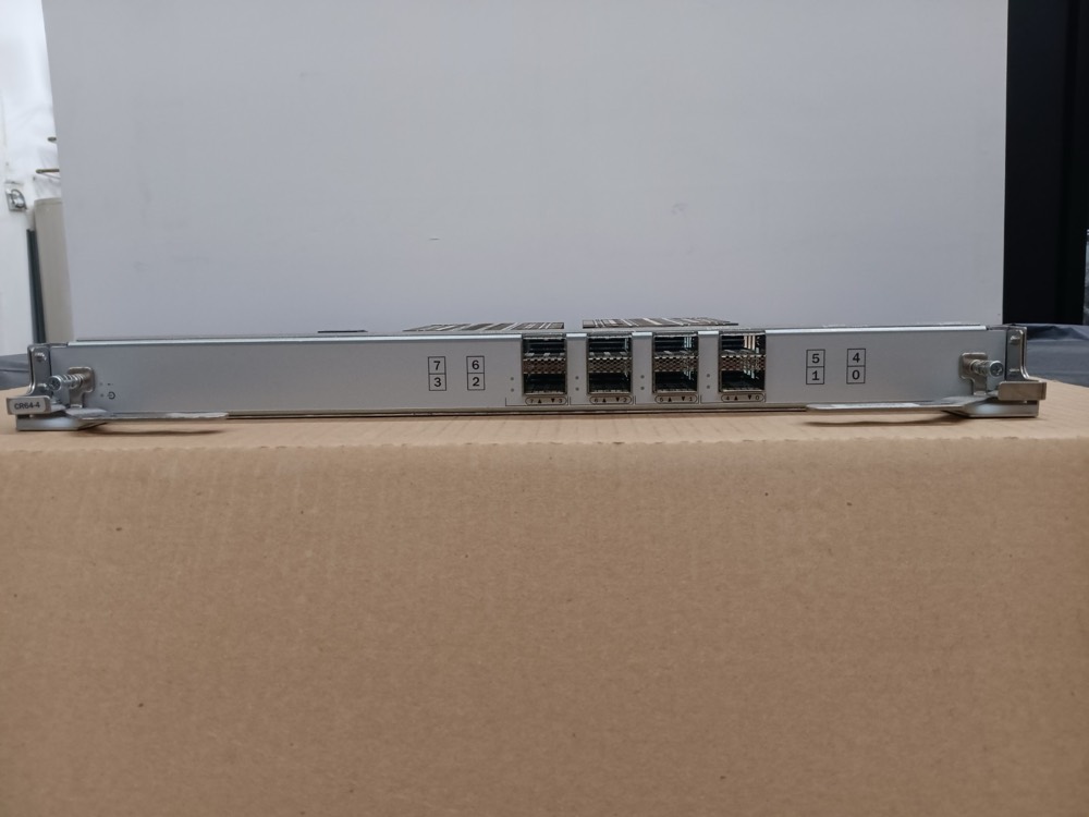 Директор Fibre Channel Brocade X7-4 — директор Gen7 64G, 4 слота — фото 1