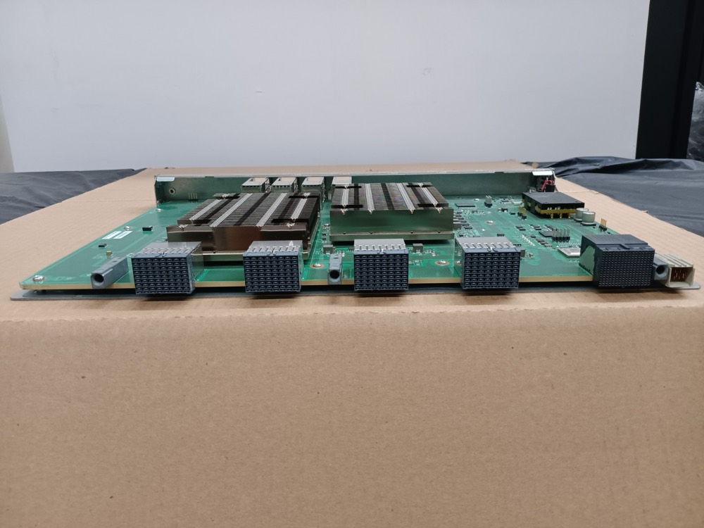 Директор Fibre Channel Brocade X7-4 — директор Gen7 64G, 4 слота — фото 2