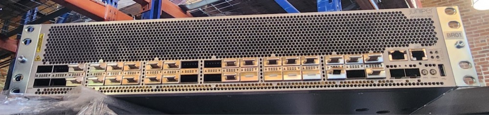 Коммутатор Juniper QFX10002 — модульный spine 100G — фото 3