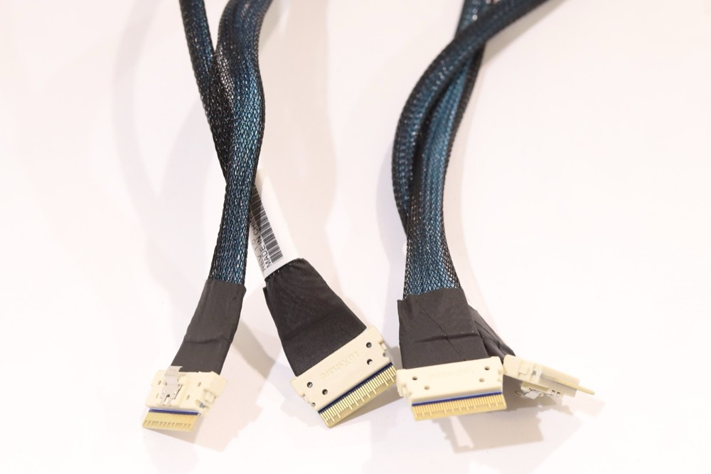 Кабель SuperMicro CBL-SAST-1244-85 Slimline x8 (STR) to Slimline x8 (STR),45CM,85 OHM — фото 2