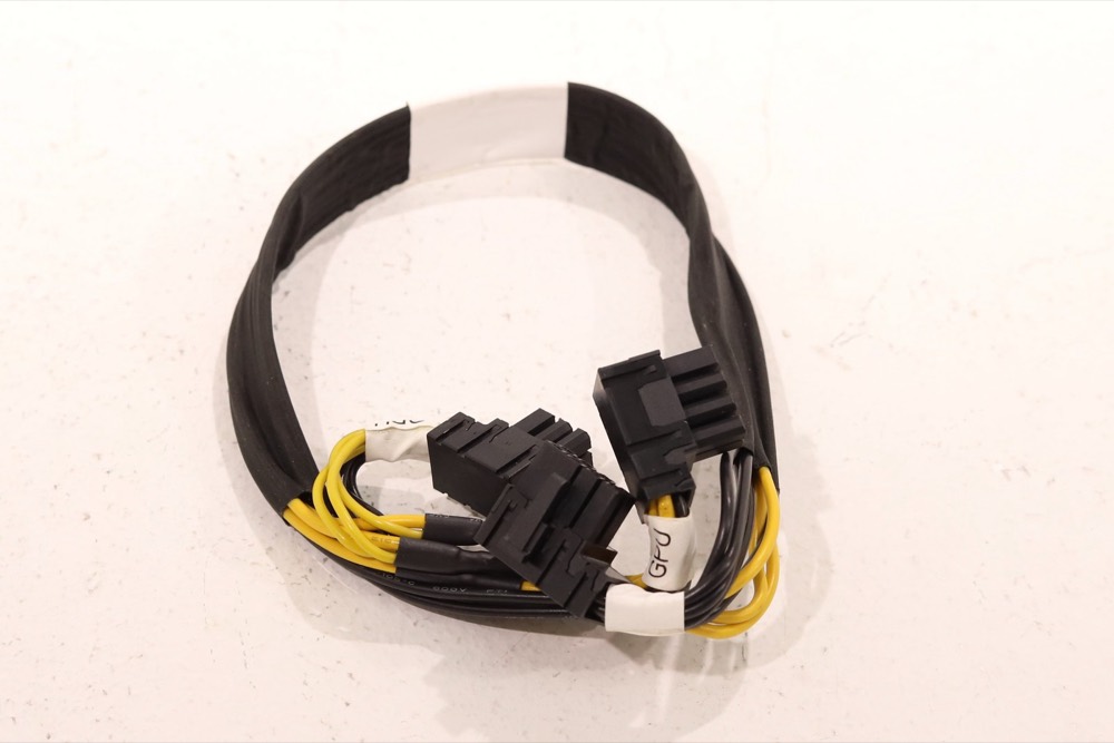 Кабель Supermicro 8-Pin Right Angle CPU to 8-Pin + 6-Pin Right Angle PCIe 36cm GPU Cable For GeForce 2 & 3 (CBL-PWEX-0791) — фото 1